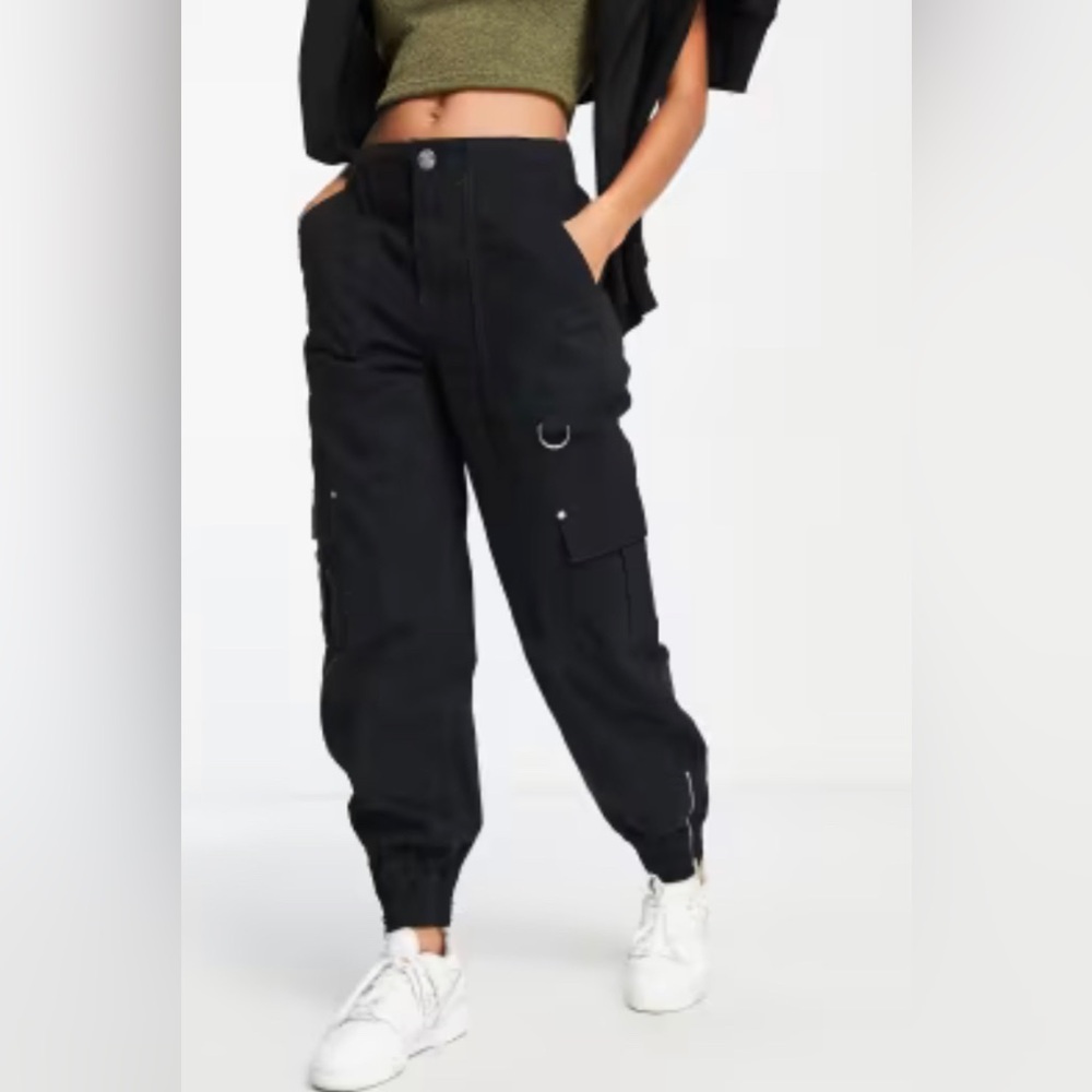 River island zip cuff cargo pants.
Black 
Size 14 
$18
